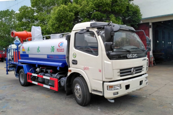 東風(fēng)大多利卡霧炮車(8噸、30-40米噴霧機(jī))