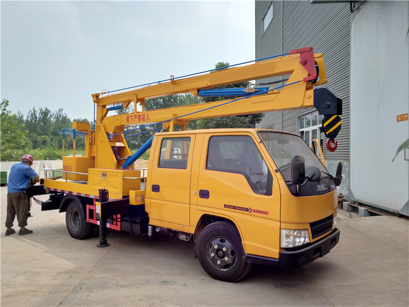 江鈴雙排12米藍(lán)牌高空作業(yè)車(chē)圖片