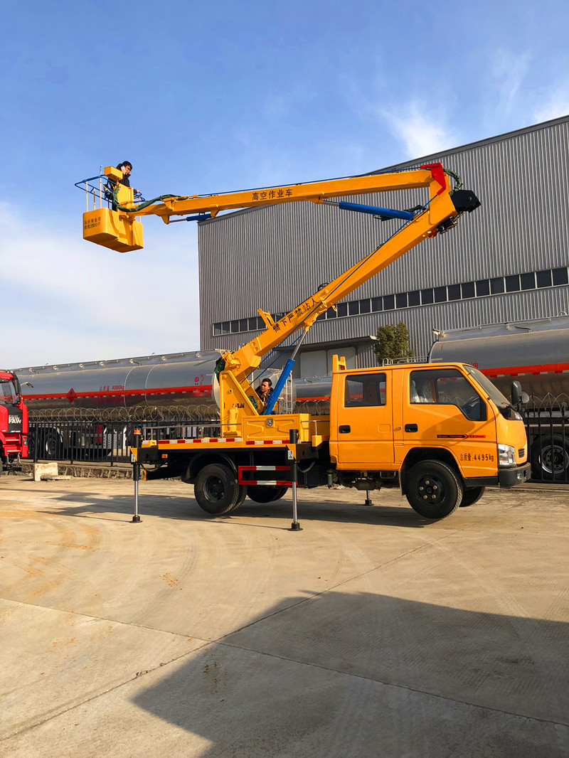 江鈴雙排12米藍(lán)牌高空作業(yè)車(chē)圖片