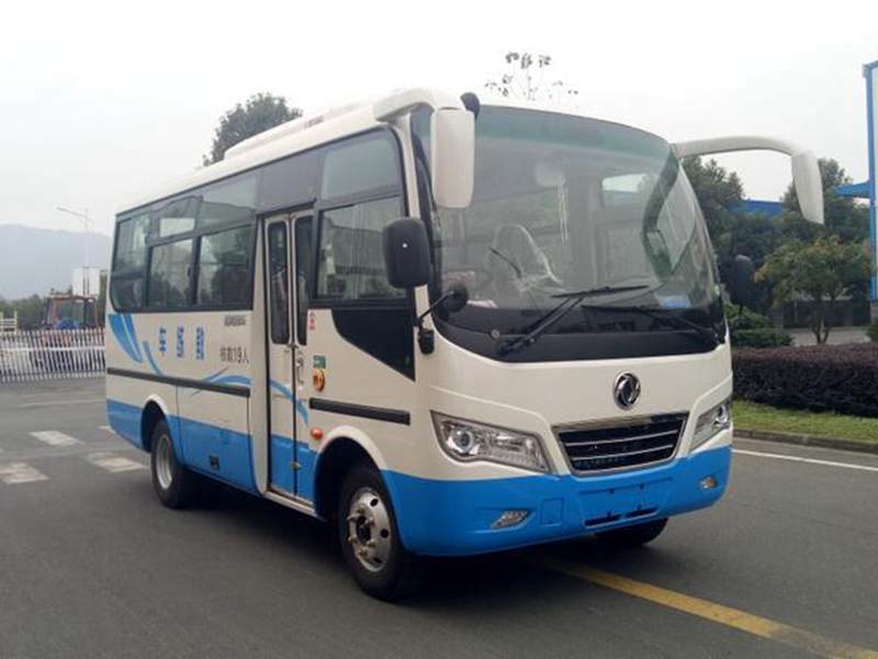 東風B1教練車